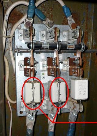 Отгорел ноль на домовом щите - погорела вся техника - Копия P1020124щит.JPG