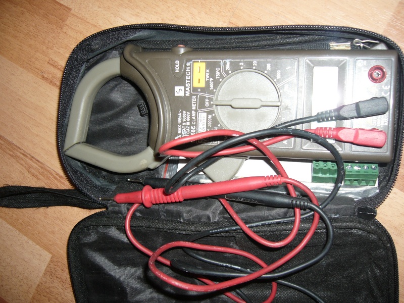 Мультиметр-клещи. Только я ошибся - до 1000 А. Марка Mastech M266C. Но мне больше понравились, выданные мне на старой работе - APPA A2 и их модификация А3. - P1070471.JPG
