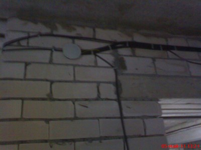 На каком расстоянии от потолка проходит проводка в квартире - DSC00810.JPG