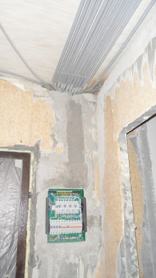 Электромонтаж в квартире - разводка по потолку - SAM_0300 (2).jpg