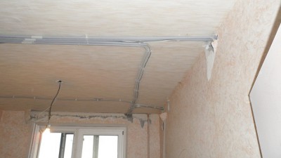 Электромонтаж в квартире - разводка по потолку - детская и проход на балкон.jpg