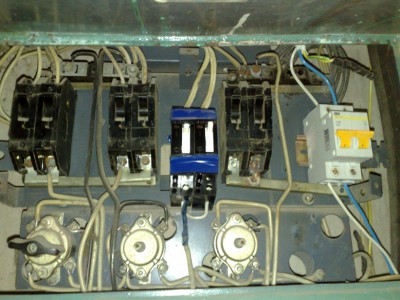 ОБЩИЙ ВИД.МОЙ АВТОМАТ КРАЙНИЙ СЛЕВА.НОВЫЙ СОСЕДСКИЙ-БЕЛЫЙ. - indisde